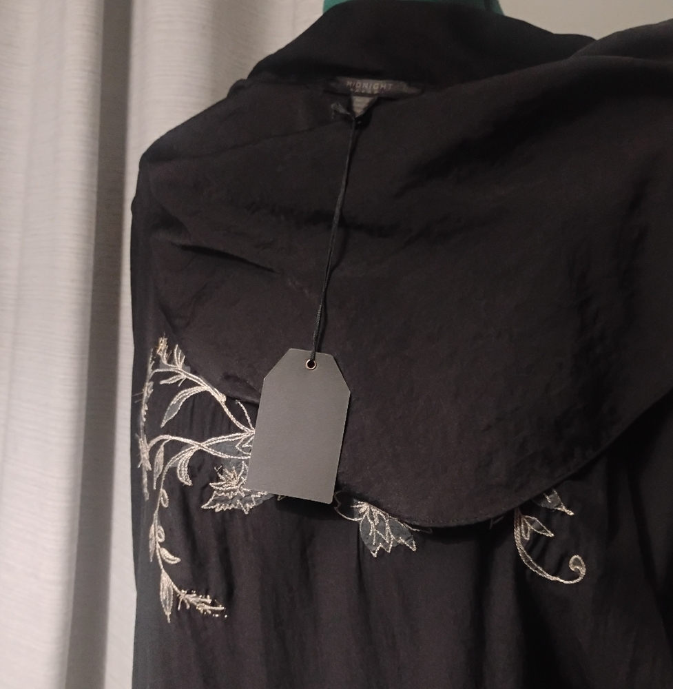 Midnight Bakery Embroidered Flowers & Sequins Black Kimono Robe Sz L NWT - Picture 5 of 14
